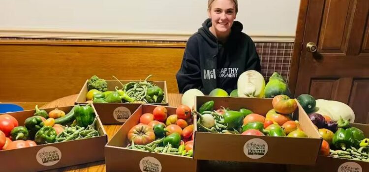 Adolescente cultiva 3 toneladas de vegetais para matar fome de pessoas carentes