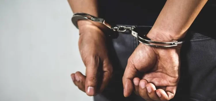 Homem é condenado a mais de 34 anos por feminicídio na BA; vítima foi assassinada com golpes de facas na frente da filha de 5 anos