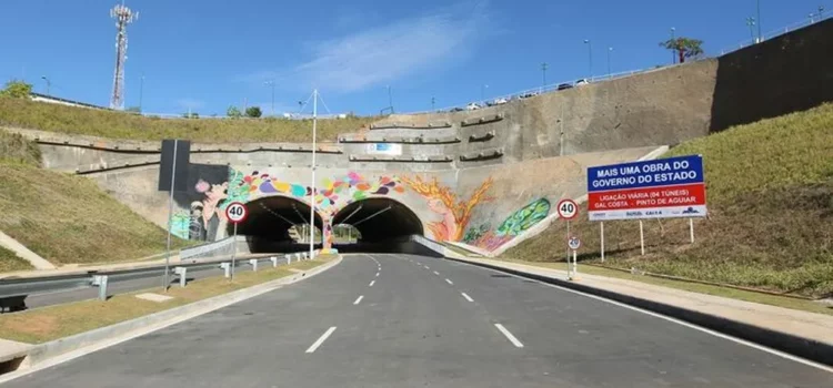 Motociclista morre após acidente com caminhão betoneira em túnel de Salvador