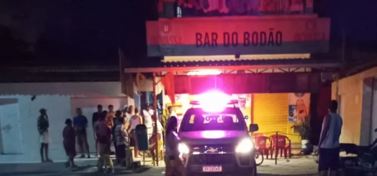 Homem é morto e duas pessoas são baleadas em bar na RMS; menina de 6 anos está entre feridos