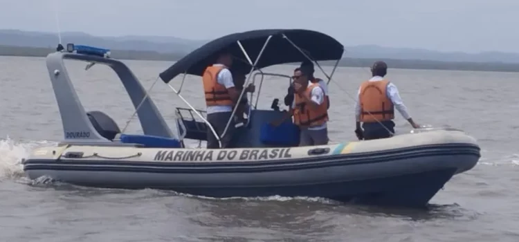 Corpo de homem que desapareceu no mar após embarcação naufragar no sul da Bahia é encontrado