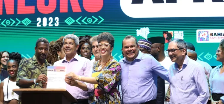 Governador da BA sanciona lei que proíbe contratação de condenados por racismo em cargos públicos