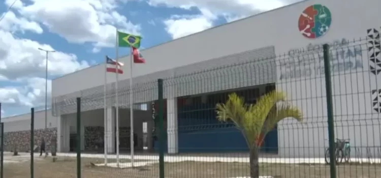 Estudantes de colégio militar na BA são expostos a temperatura de 39°C como punição por causa de uniforme; caso é investigado