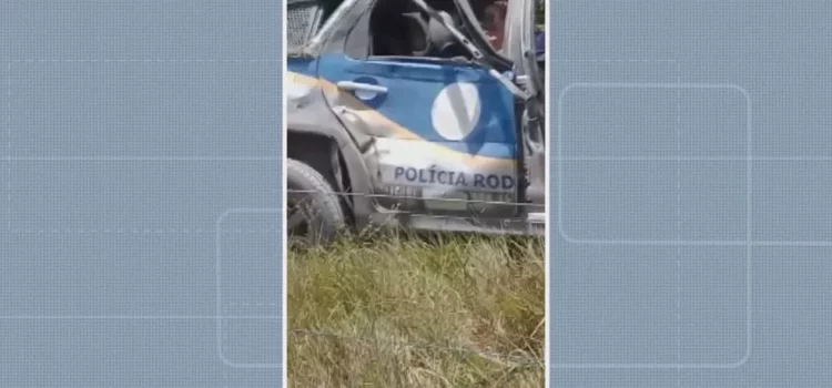 Policiais militares ficam feridos após viatura capotar durante perseguição a carro no sul da Bahia