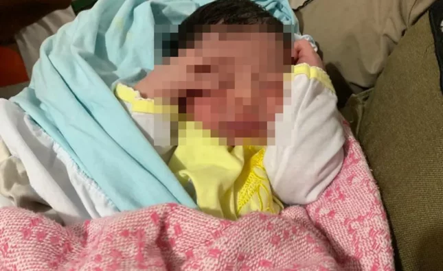 Bebê é resgatado com vida após ser encontrado dentro de saco plástico na Região Metropolitana de Salvador