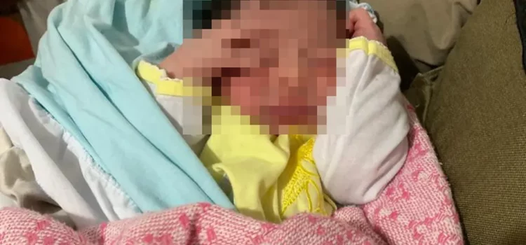 Bebê é resgatado com vida após ser encontrado dentro de saco plástico na Região Metropolitana de Salvador
