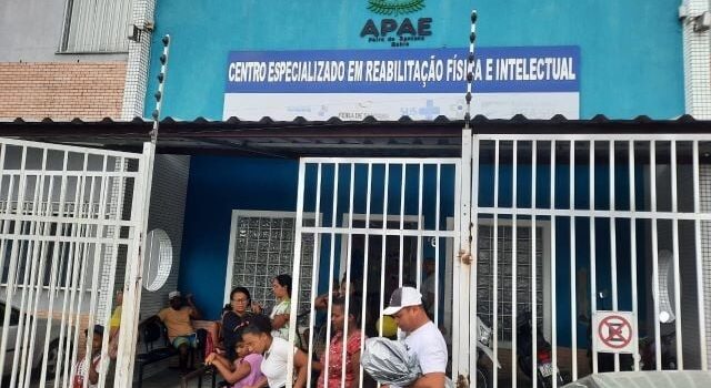 Cerca de duas mil pessoas buscam vagas para serviços oferecidos pela Apae em Feira de Santana
