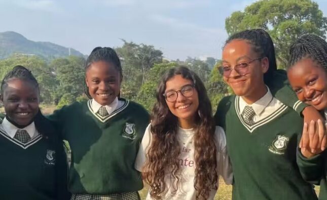 Garota brasileira troca festa de 15 anos por viagem missionária à África