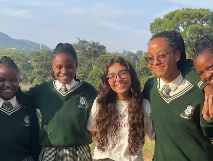 Garota brasileira troca festa de 15 anos por viagem missionária à África