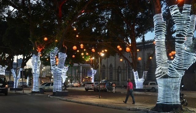Prefeitura de Feira de Santana publica dispensa de licitação para decoração natalina com investimento de mais de R$ 700 mil