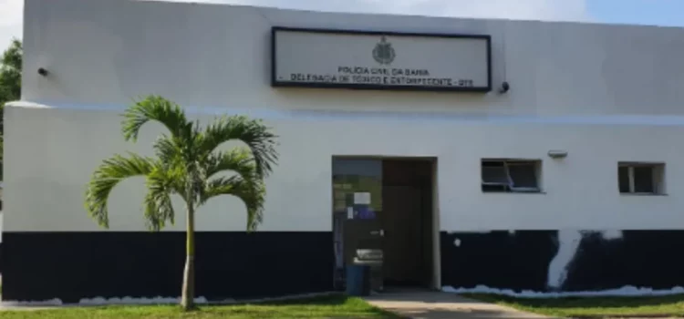 Homem morre esfaqueado após discussão em praça no sul da Bahia; motivo da briga foi recusa de cigarro