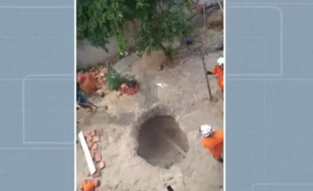 Homem morre soterrado após cair em buraco de 4 metros em quintal de casa no interior da Bahia