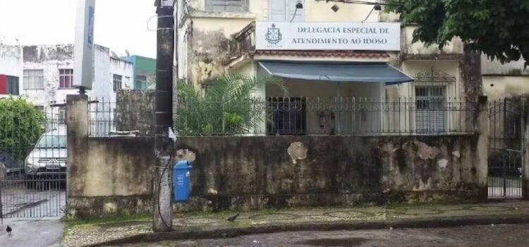 Idoso com Alzheimer é resgatado de cárcere privado em Salvador; familiar usava cartão previdenciário dele
