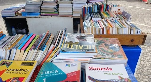 Pais já podem procurar a Feira do Livro Usados; economia de até 70%