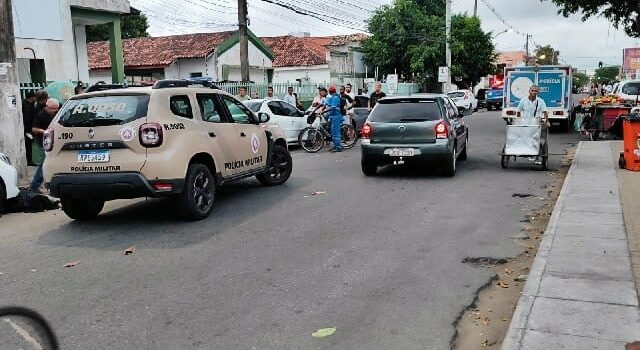 Jovem é morto a tiros no centro de Feira de Santana; dois suspeitos foram presos