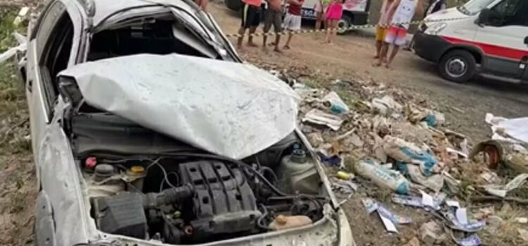 Pneu se desprende, carro capota e jovem morre em estrada na Bahia