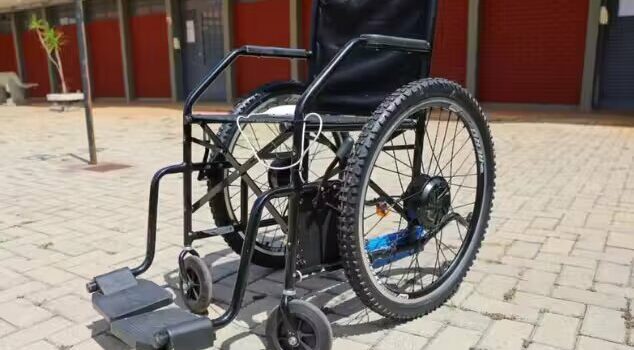 Alunos de Brasília criam cadeira de rodas motorizada de baixo custo