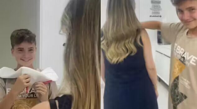 Filho de 13 doa cabelo para mãe com doença autoimune. Deixou crescer por 4 anos