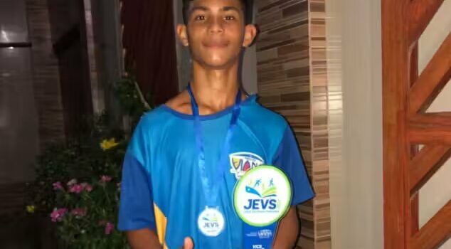 Menino órfão e craque de bola é aprovado para jogar no Fortaleza