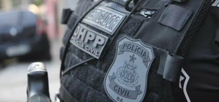 Corpo de motorista por aplicativo é encontrado com marcas de tiros ao lado de carro no interior da Bahia