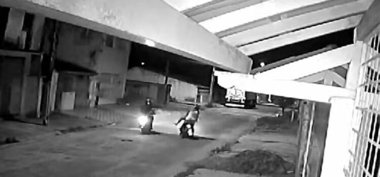 Mulher é assassinada a tiros enquanto pilotava motocicleta em Feira de Santana