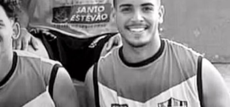 Jogador de futebol amador é morto a tiros em motocicleta no interior da Bahia; vítima representou seleção municipal