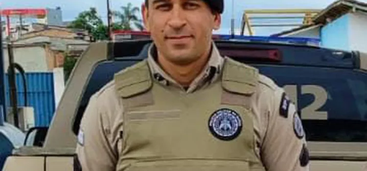 Policial militar morre após batida entre ônibus e carreta no sudoeste da Bahia