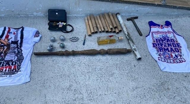 PM prende membros de torcida organizada por tumulto e posse de material ilícito