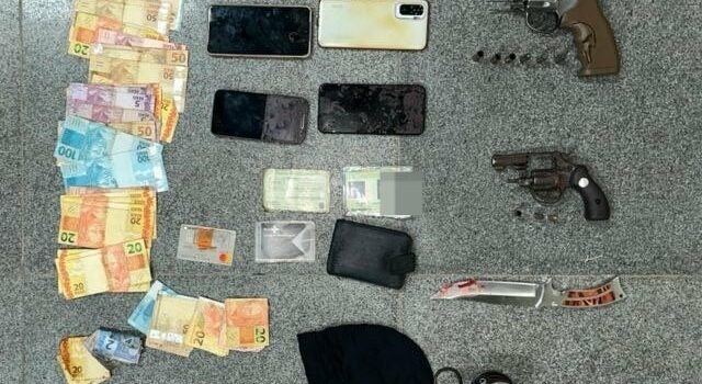 PMs trocam tiros na BR-324 com suspeitos de assaltos; veículo usado em fuga capotou