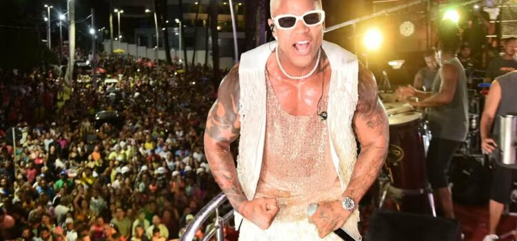 Pipoco: Léo Santana comanda 4º dia de pré-carnaval em Salvador com trio elétrico na orla