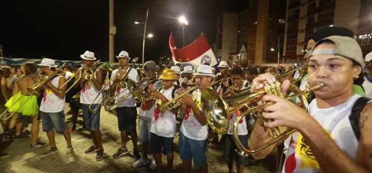 Bloquinhos e fanfarras vão tomar conta da orla de Salvador nesta quarta-feira, 5º dia de pré-carnaval; veja atrações