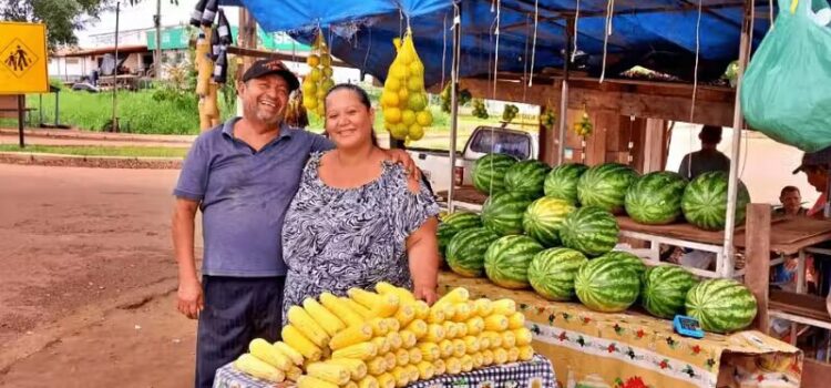 Vendedora de frutas termina faculdade e passa em concurso. A virada!