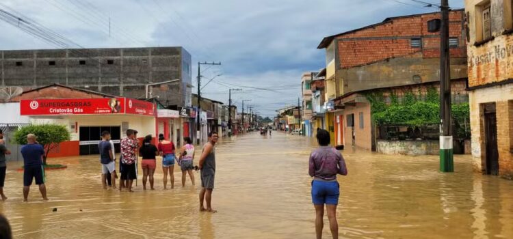 Chuva deixa desabrigados e desalojados no interior da BA