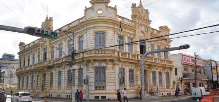 Prefeitura antecipa salário dos servidores municipais para esta quinta-feira