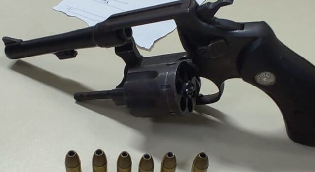 Homem é preso por porte ilegal de arma de fogo no Campo Limpo