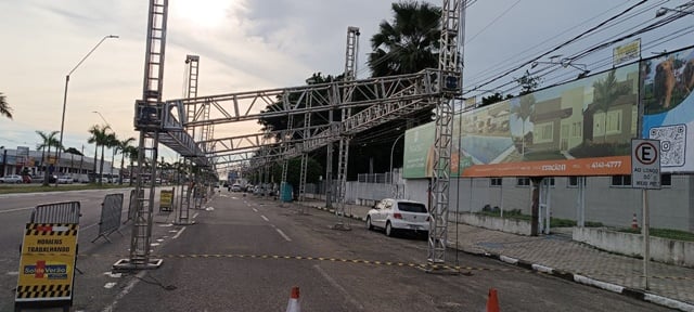 Estruturas dos camarotes para Micareta de Feira começam a ser montadas