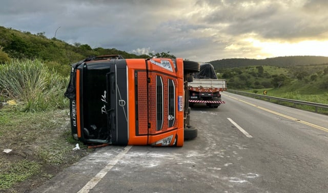 Dois acidentes são registrados no mesmo dia em trecho da BR-116; campanha sobre duplicação cresce no Sudoeste da Bahia
