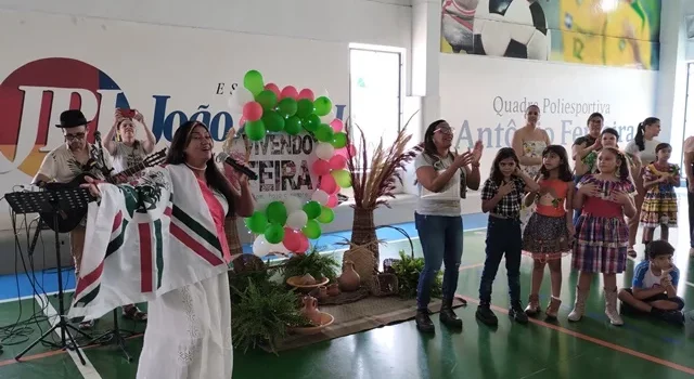 Crianças iniciam projeto escolar em homenagem a Feira de Santana