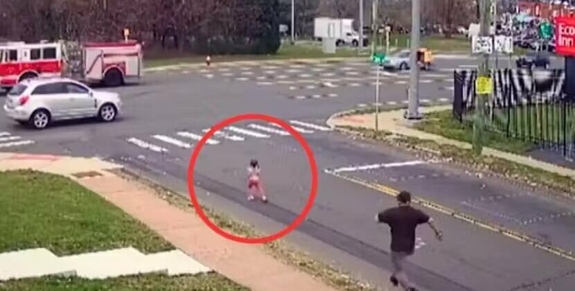 Barbeiros salvam criança que corria em rua movimentada após se perder da mãe