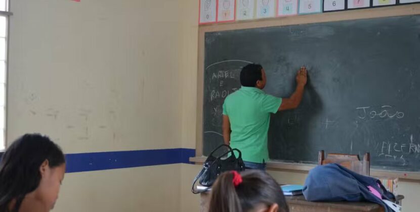Professores indígenas terão salários equiparados ao restante da categoria na Bahia