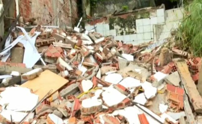 Imóvel desaba e causa estragos nas casas vizinhas em bairro de Salvador