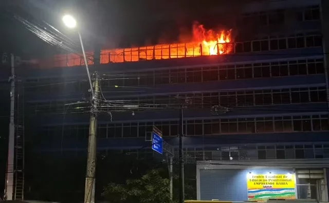 Uneb informa sobre incêndio em edifício administrativo da Avenida Jequitaia