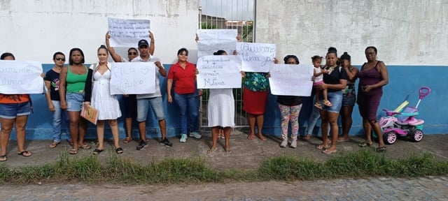 Moradores do bairro Pedra do Descanso realizam protestos após demissão de enfermeira no USF II