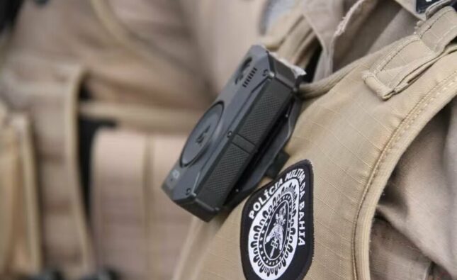 Primeiras câmeras de segurança são instaladas em fardas de policiais militares de Salvador