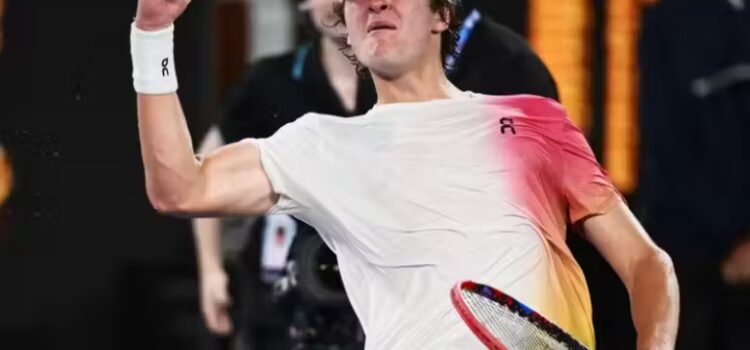 João Fonseca, 18, vence de novo e avança no Australian Open; brasileiro fenômeno