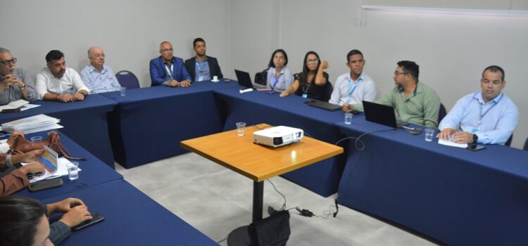 Prefeito José Ronaldo discute projetos com a Caixa para melhorias na cidade