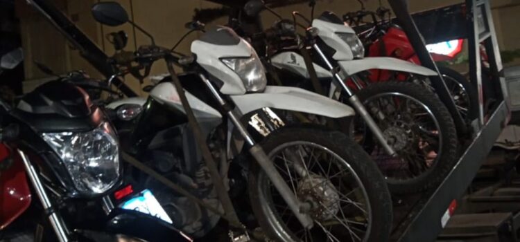 Ação contra transporte clandestino autua 25 motociclistas em Salvador