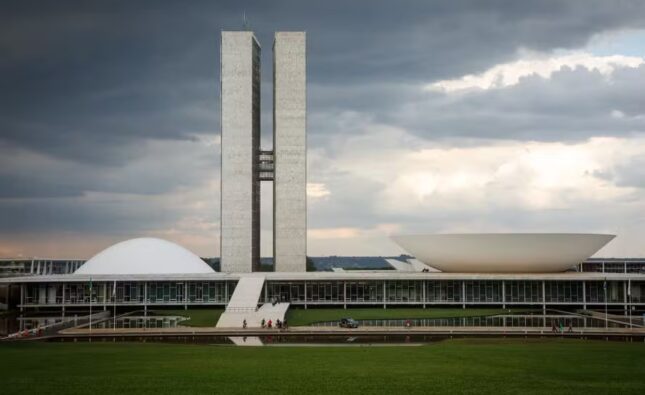 Déficit zero, R$ 50 bilhões em emendas, Pé-de-Meia sem recursos: os detalhes do Orçamento de 2025