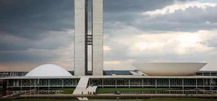 Déficit zero, R$ 50 bilhões em emendas, Pé-de-Meia sem recursos: os detalhes do Orçamento de 2025