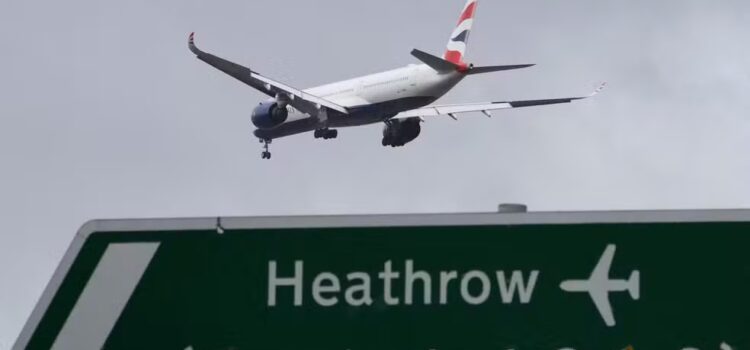 Heathrow espera que aeroporto será reaberto com ‘operação completa’ neste sábado (22)